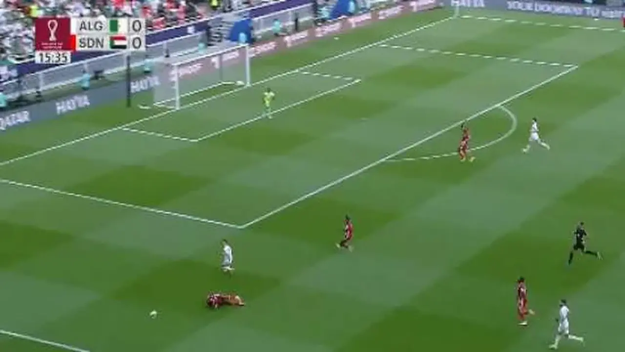 تعادل سلبي مع بطاقة حمراء يعقد حسابات الجزائر والسودان في كأس العرب